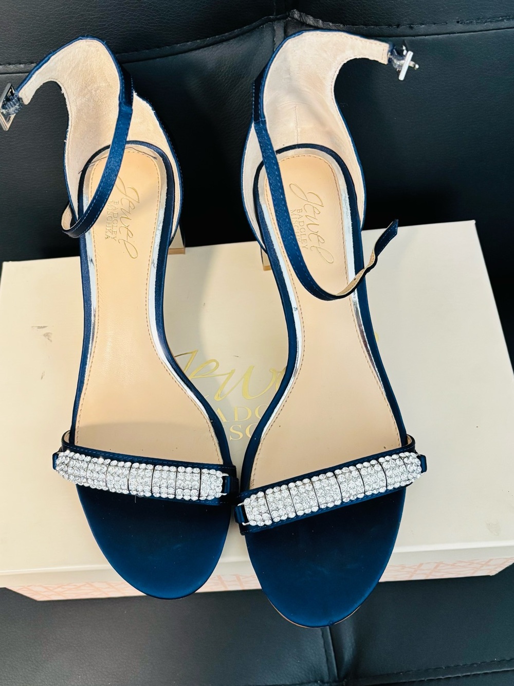 Badgley Mischka shoes size 8 navy